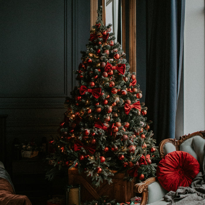 How To Decorate Your Christmas Tree Like The Pros
