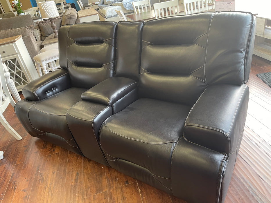 Lynx Power Loveseat w/ Console - Lifestyle Furniture