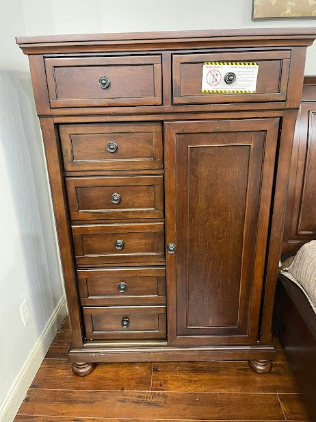 Lincoln 2 Gentlemen Chest - Lifestyle Furniture