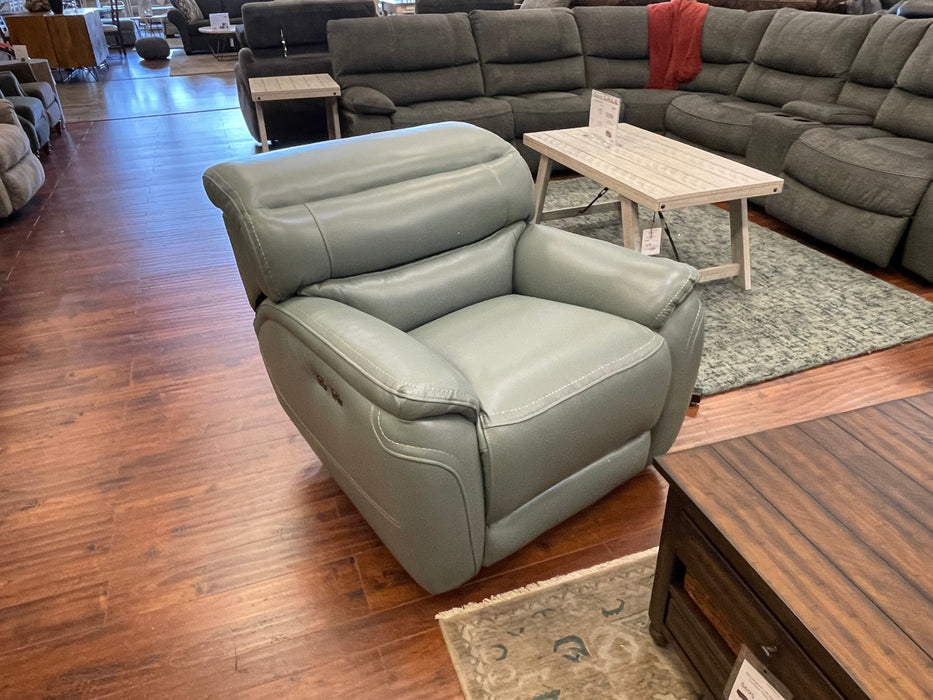 This beautiful Mint sectional sofa is the ultimate addition to your home. Crafted with high-quality fabrics and foam cushions, it has a modern design that will not go out of style.