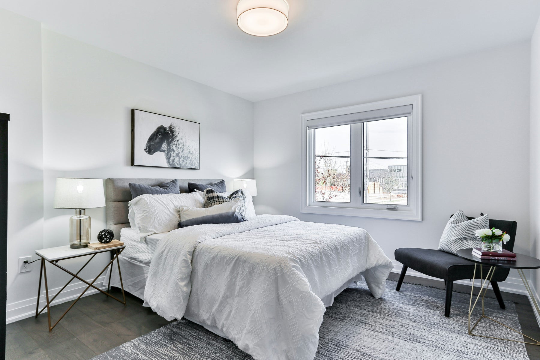 Queen Bed with Storage: The Ultimate Space-Saving Solution for Bedrooms
