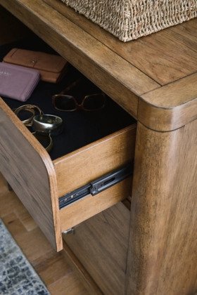 Calyn Chest - Lifestyle Furniture