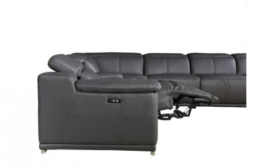 A double-motion reclining mechanism enables you to control the backrest of each seat independently.