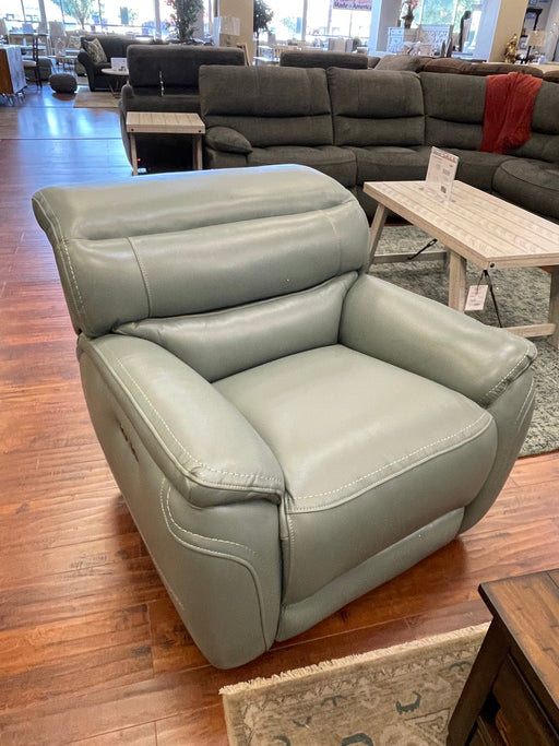 The Mint sectional will bring your space to life. Inspired by the natural beauty of mint leaves, the Mint collection is accented with gently curved armrests that boast the same elegant look.